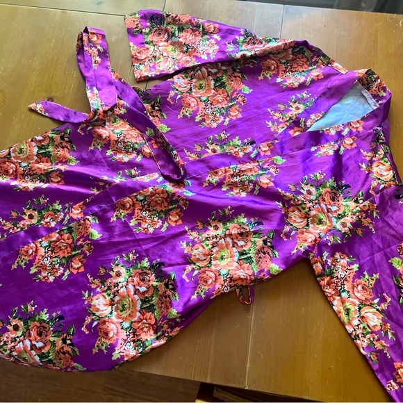 Bride to be Robe - Picture 3 of 5